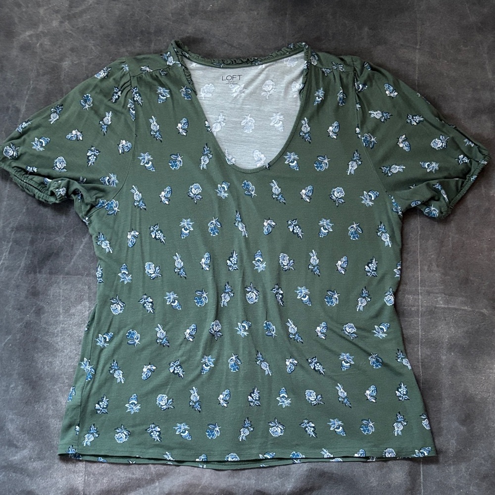 Olive green Loft outlet top L